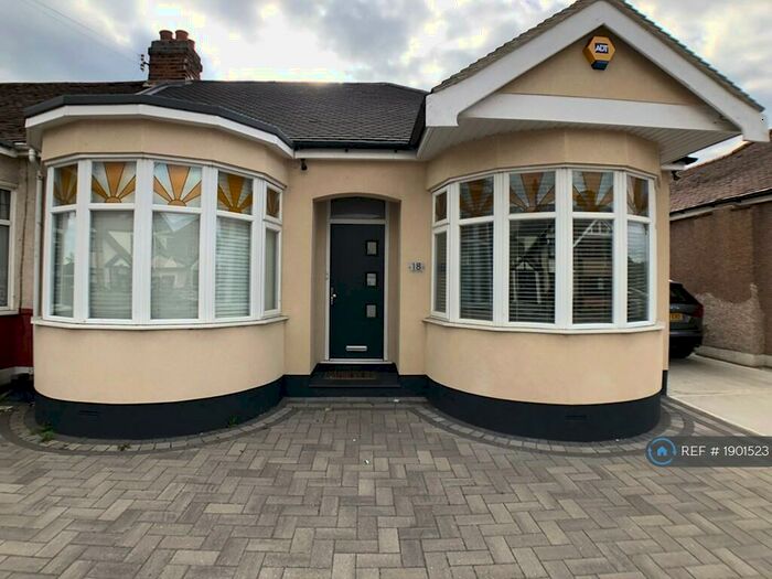 3 Bedroom Bungalow To Rent In Suttons Lane, Hornchurch, RM12