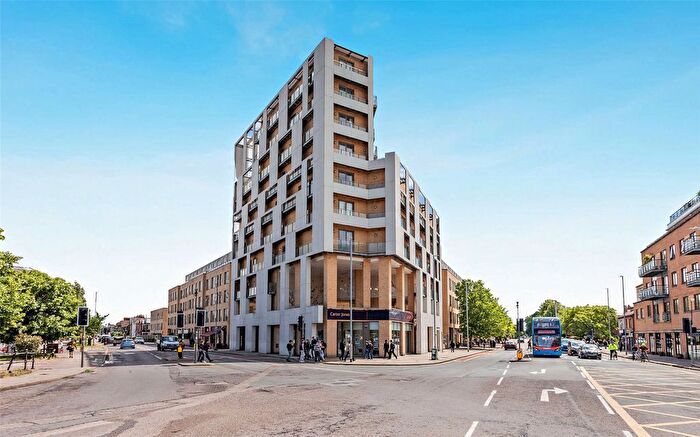 2 Bedroom Flat To Rent In Hills Road, Cambridge, Cambridgeshire, CB2