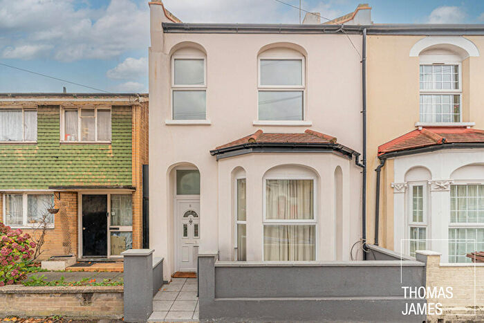 6 Bedroom End Of Terrace House For Sale In Eve Road, London, E11