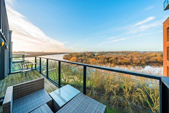 2 Bedroom Flat For Sale In Shearwater Drive, London, NW9
