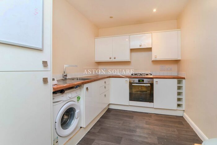 2 Bedroom Bungalow To Rent In Patrol Place, Rushey Grn, London, SE6