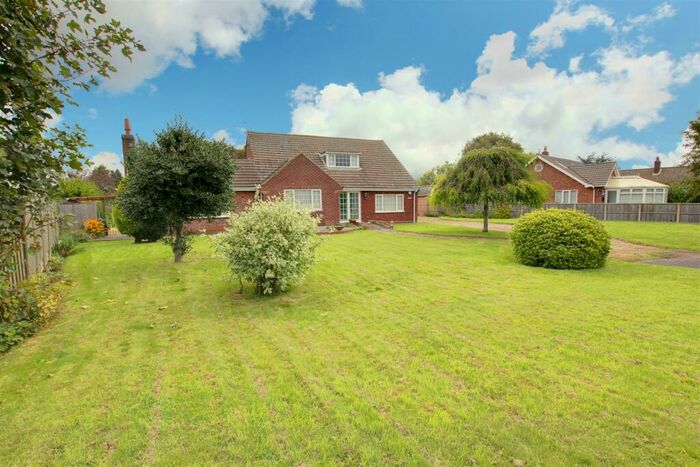 3 Bedroom Detached Bungalow For Sale In Sea Lane, Theddlethorpe, Mablethorpe, LN12