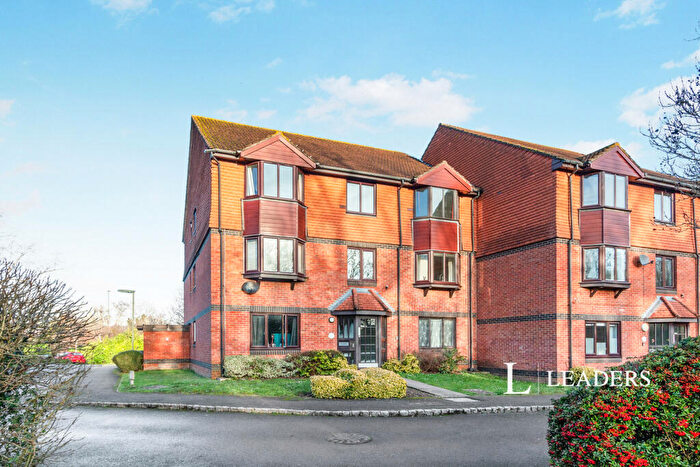 2 Bedroom Flat To Rent In Foxhills, Woking, GU21