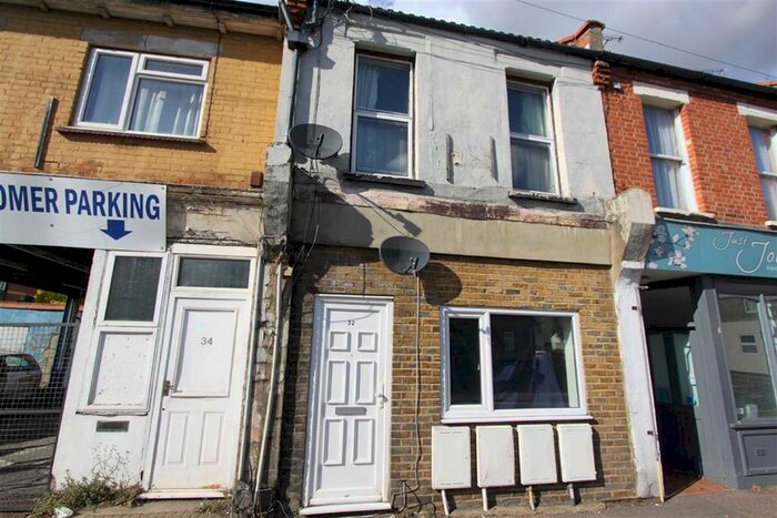 2 Bedroom Flat To Rent In West Street, Southend On Sea, Essex SS2