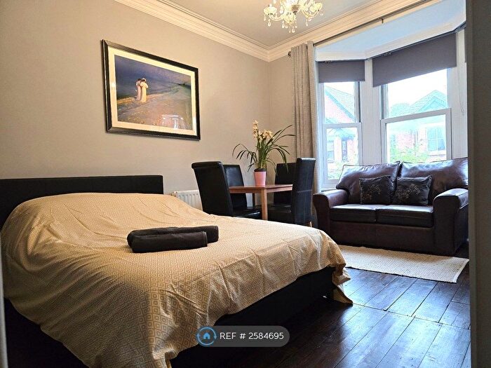 2 Bedroom Flat To Rent In Guildford, Guildford, GU2