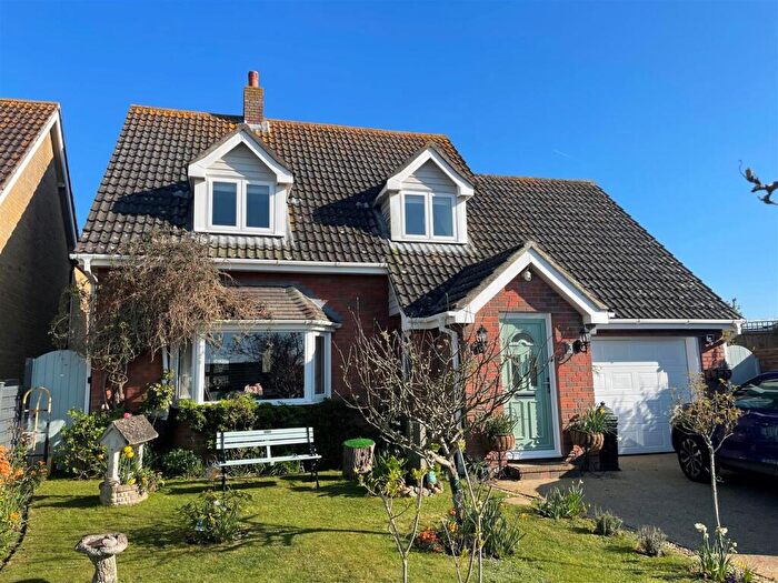4 Bedroom Detached House For Sale In Lark Rise, Shanklin, PO37