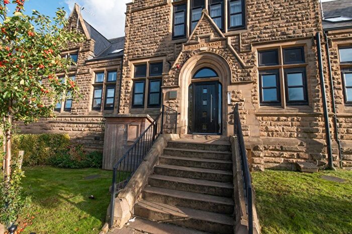 2 Bedroom Flat For Sale In Peel Street, Morley, Leeds, LS27