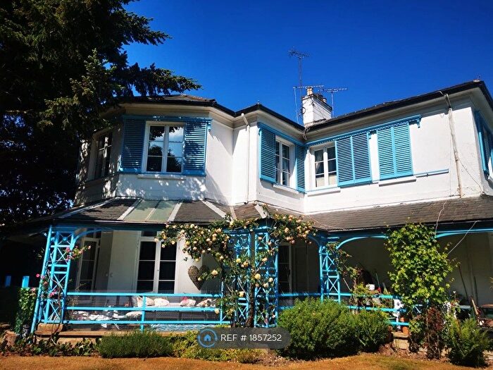 2 Bedroom Flat To Rent In Alderbourne Manor, Gerrards Cross, SL9