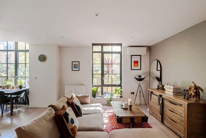 2 Bedroom Flat For Sale In Valentine Place, Southwark, SE1