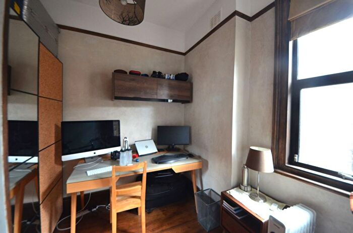 2 Bedroom Maisonette To Rent In Hillside Road, London, SW2