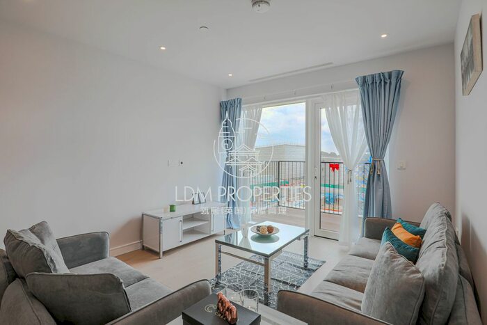 1 Bedroom Flat To Rent In Fairwater House, Chelsea Creek, London, SW6