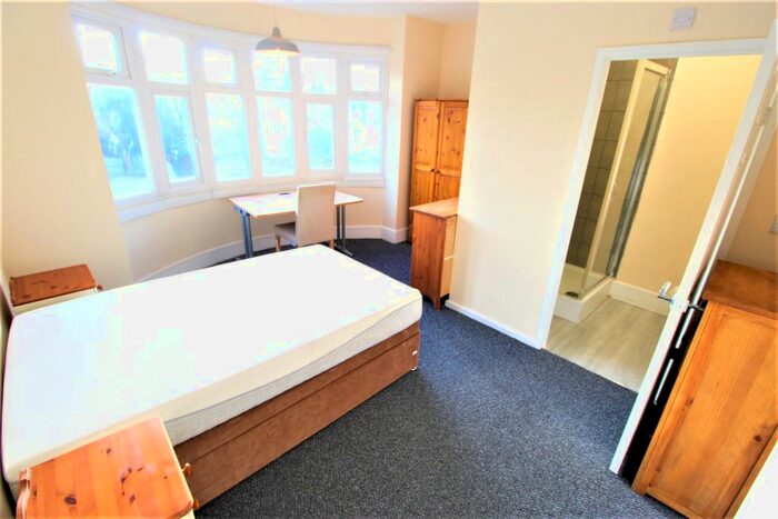 5 Bedroom Semi-Detached House To Rent In Fletchamstead Highway, Coventry, CV4