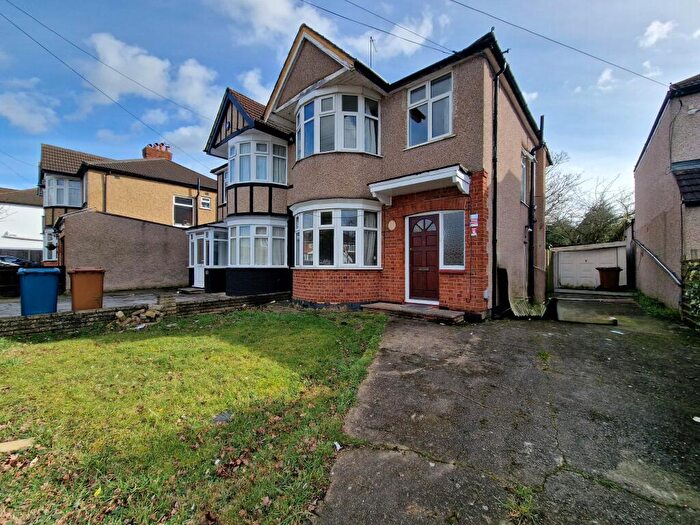 3 Bedroom Semi-Detached House For Sale In Boxtree Lane, Harrow, HA3