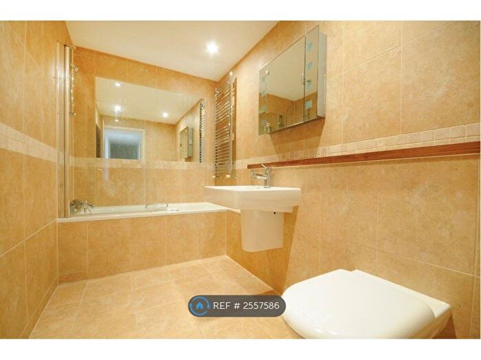 1 Bedroom Flat To Rent In Aragon Court, London, W13