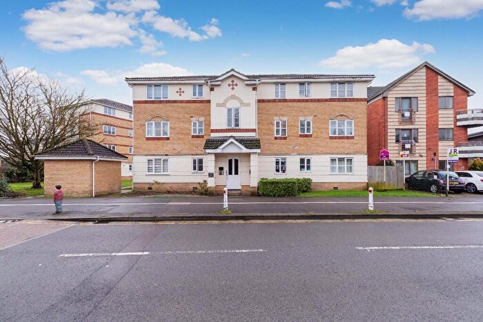 2 Bedroom Flat For Sale In Richards Way, Slough, Berkshire, SL1