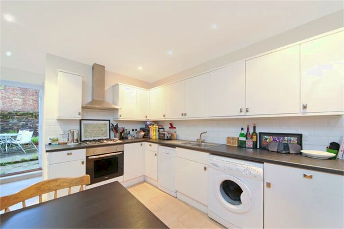 1 Bedroom Apartment To Rent In Lynn Road, London, SW12
