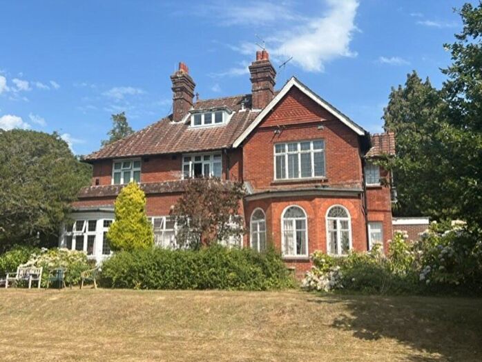 Flat To Rent In Merrywood House, RH20