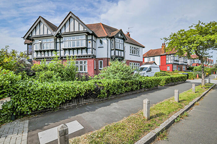 4 Bedroom Semi-Detached House For Sale In Stapenhill Road, Wembley, HA0