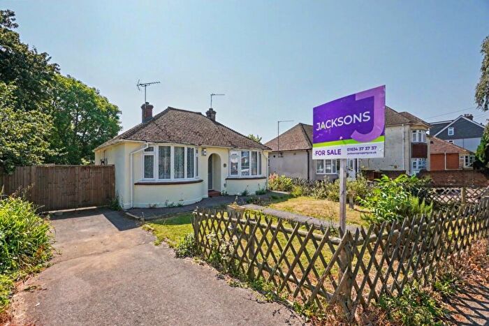 2 Bedroom Detached Bungalow For Sale In Maidstone Road, Wigmore, ME8