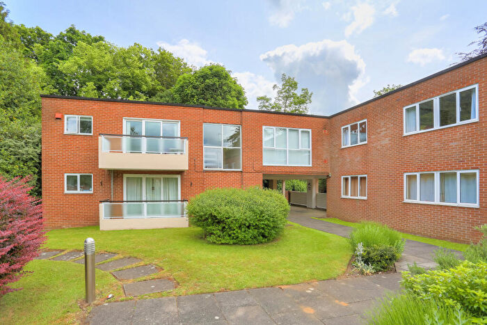 2 Bedroom Apartment To Rent In Hillside Road, St. Albans, Hertfordshire, AL1