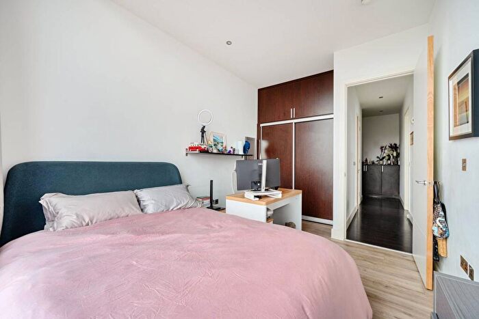 2 Bedroom Flat For Sale In Camden Road, Camden, London, NW1
