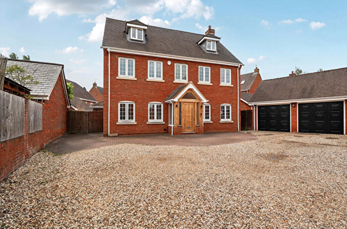 6 Bedroom Detached House For Sale In West Tisted Close, Fleet, Hampshire, GU51
