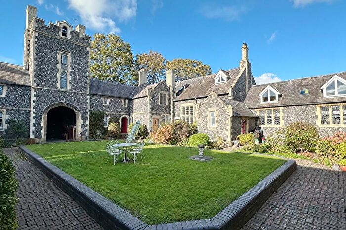 3 Bedroom End Terrace House For Sale In Church Road, Faversham, ME13