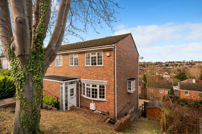 4 Bedroom Semi-Detached House To Rent In Hillview Close, Purley, CR8