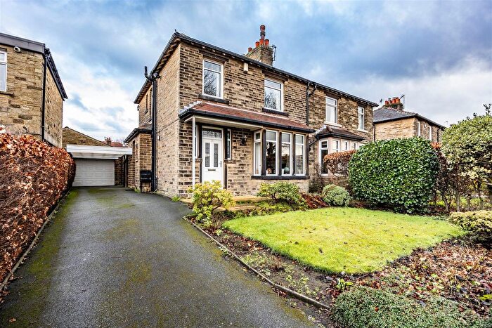 3 Bedroom Semi Detached House For Sale In Hammerstones Road, Elland, HX5
