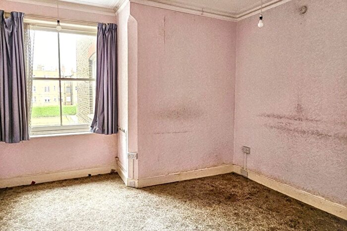 2 Bedroom Flat For Sale In Delaware Road, London, W9