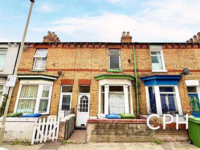 2 Bedroom Property For Sale In Commercial Street, Scarborough, YO12