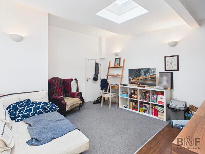 1 Bedroom Flat To Rent In Soundwell Road, Staple Hill, BS16