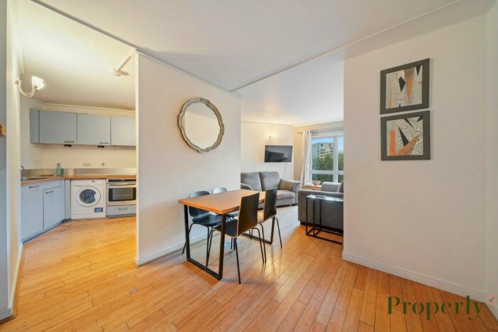 3 Bedroom Flat To Rent In Alamaro Lodge, Renaissance Walk, Greenwich, SE10