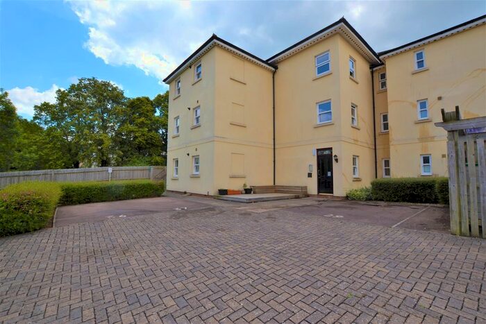 2 Bedroom Flat To Rent In Joyford Passage, Cheltenham, GL52