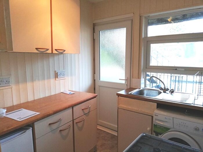 2 Bedroom Flat To Rent In Western Parade, Reigate, RH2