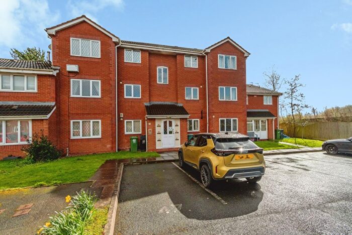 2 Bedroom Flat For Sale In Signal Grove, Walsall, West Midlands, WS3