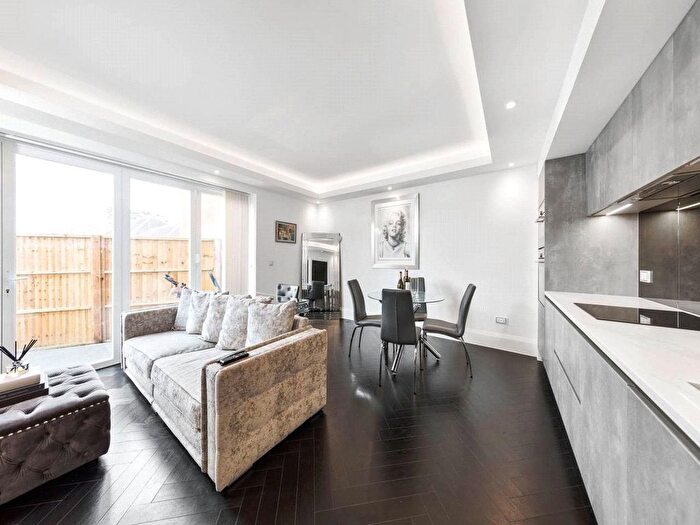 1 Bedroom Flat To Rent In Manor Road, Chigwell, Essex, IG7