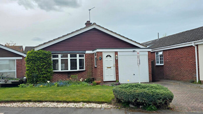 2 Bedroom Detached Bungalow For Sale In Wagstaffe Close, Harbury, CV33