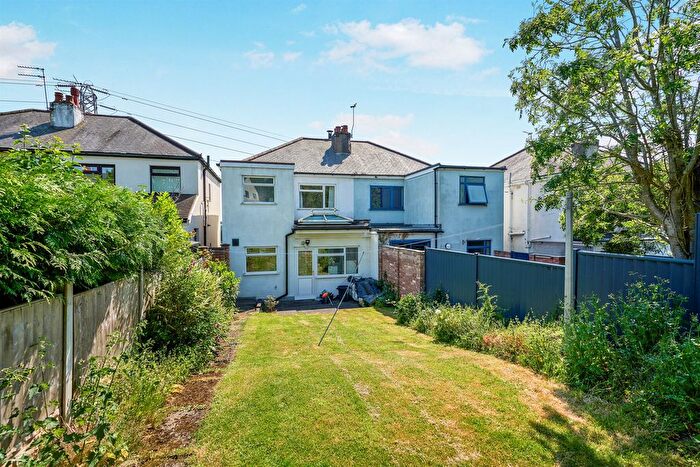 3 Bedroom Semi-detached House For Sale In Cotsdale Road, Penn Common, Wolverhampton, WV4
