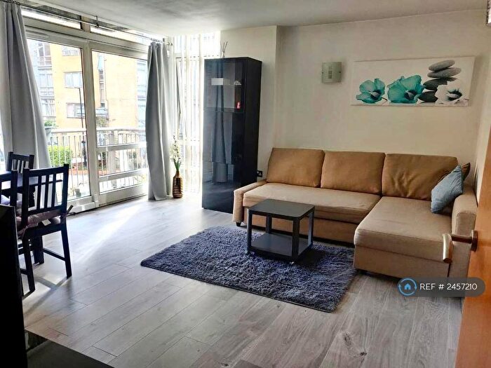 1 Bedroom Flat To Rent In Nash House, London, E14