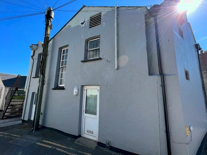 2 Bedroom Flat To Rent In Grants Walk, St. Austell, PL25
