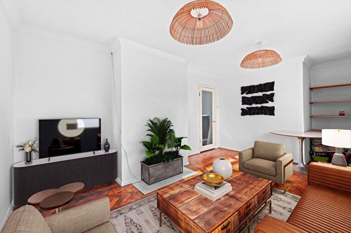 2 Bedroom Maisonette For Sale In Chelsham Close, Warlingham, CR6