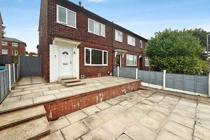 3 Bedroom Semi-Detached House For Sale In Wordsworth Road, Swinton, Manchester, Greater Manchester, M27