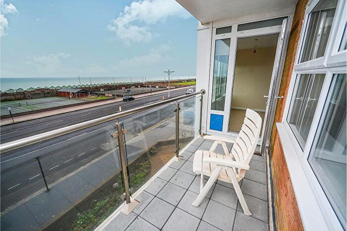 2 Bedroom Flat To Rent In Channings, Kingsway, Hove, BN3