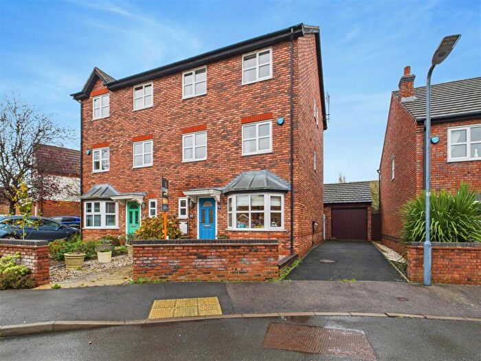 4 Bedroom Town House For Sale In Darlow Drive, Stratford Upon Avon, CV37