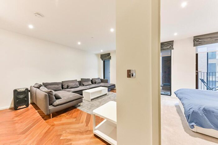 2 Bedroom Apartment To Rent In Embassy Gradens, SW11
