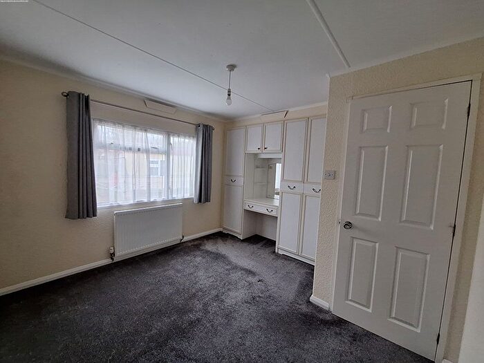 1 Bedroom Mobile/park Home To Rent In Sunningdale M.H.P., Colden Common, Winchester., SO21