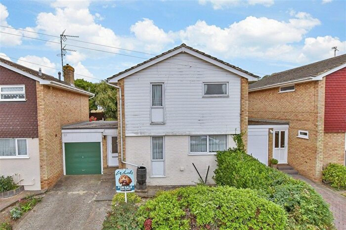 3 Bedroom Link Detached House For Sale In Hallwood Close, Rainham, Gillingham, Kent, ME8