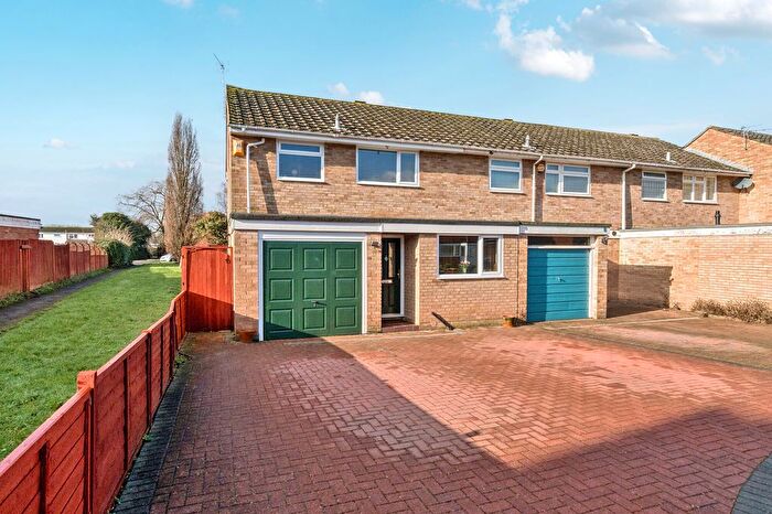 3 Bedroom End Terrace House For Sale In Copper Beech Close, Windsor, SL4