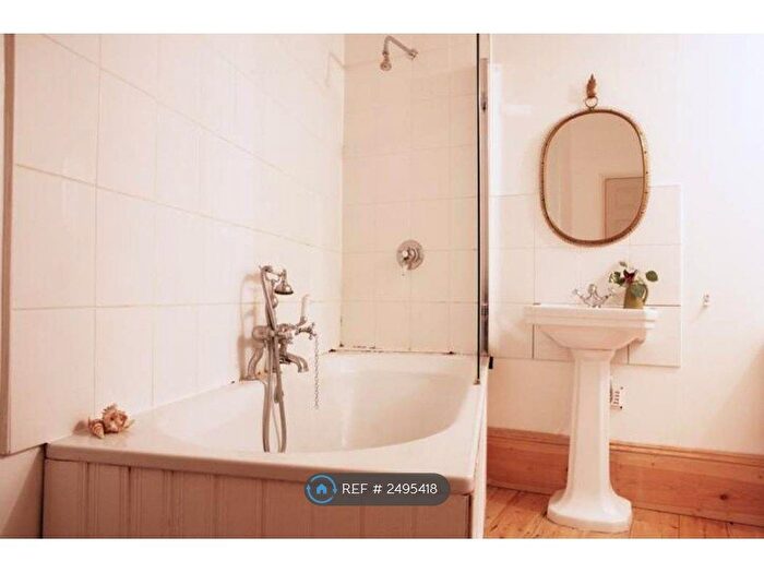 2 Bedroom Flat To Rent In Archway Road, London, N19